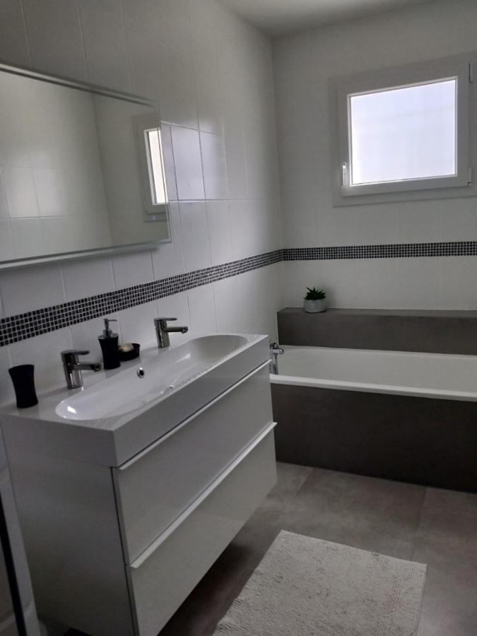 Maison Familiale Avec Jardin De 1500M2 Saint-Genes-de-Fronsac エクステリア 写真